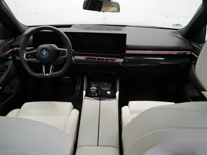 BMW 550 e xDrive M-Sport PANO*B&W*AHK*360°*HUD*MEMO* — photo 6