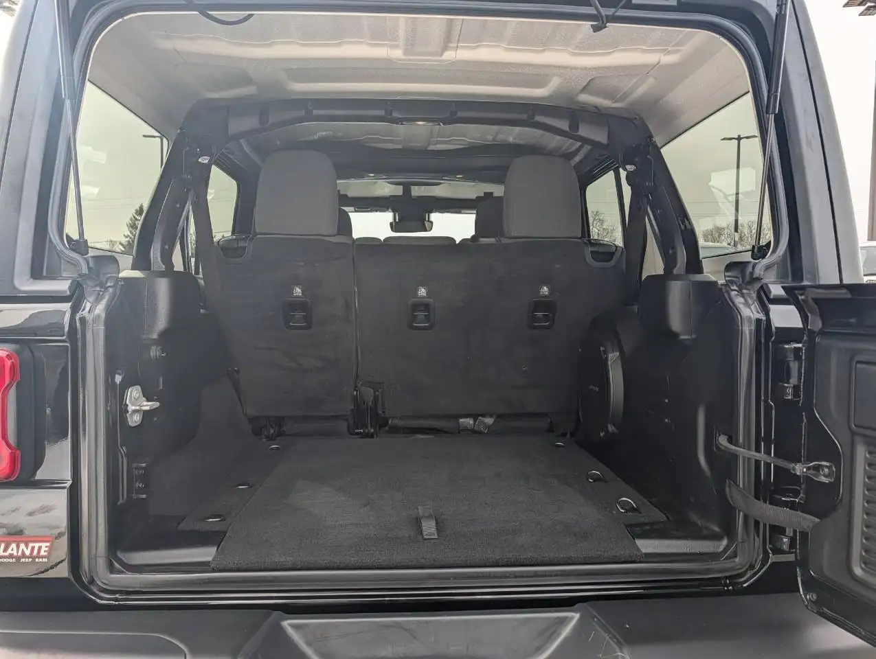 Jeep Wrangler снимка Jeep Wrangler