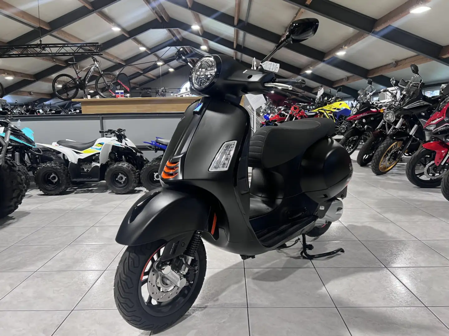 Vespa GTS Super Sport 125 Noir - 2