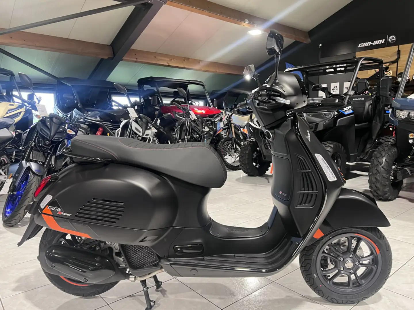 Vespa GTS Super Sport 125 Noir - 1