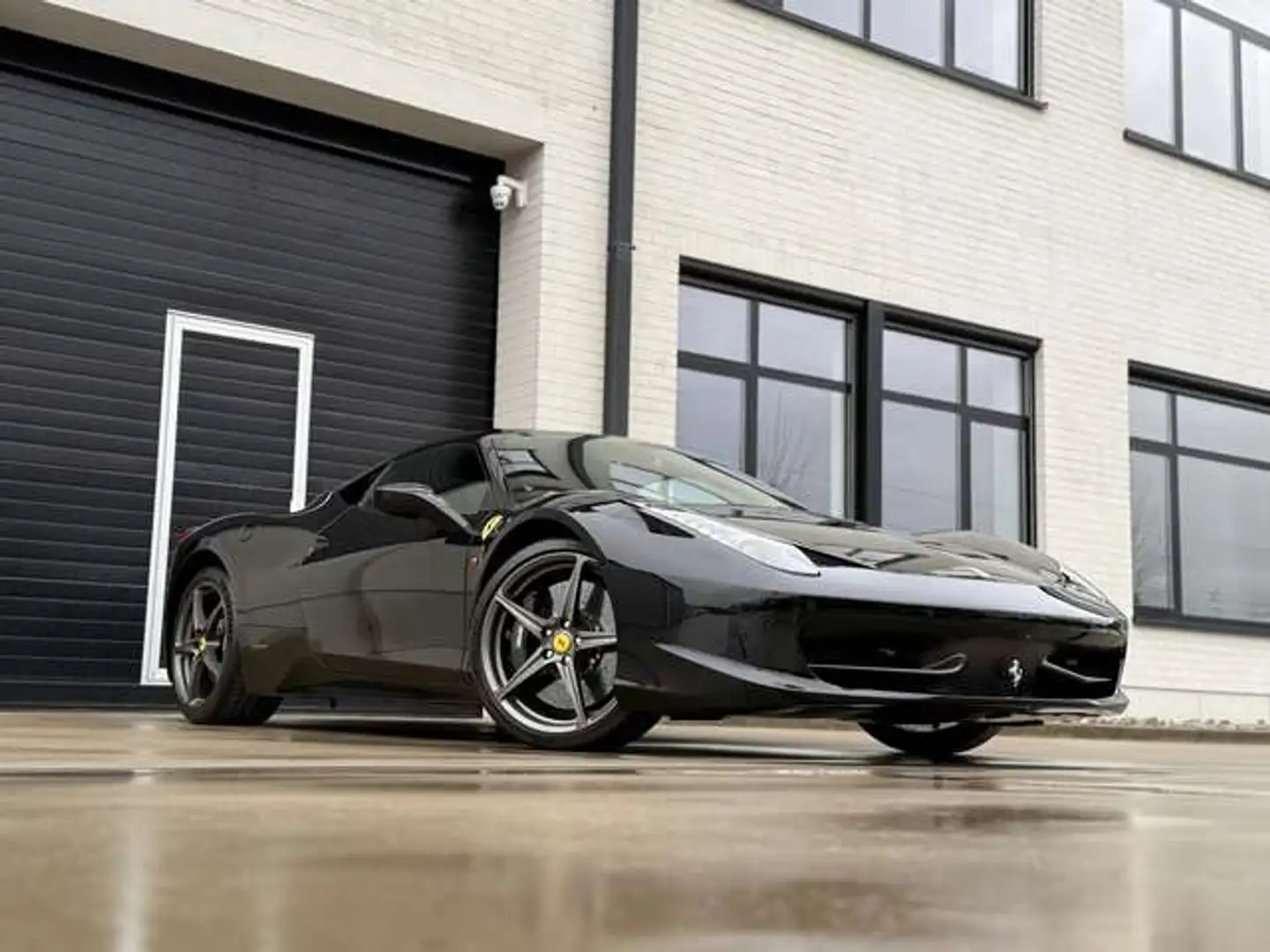 Ferrari 458 Italia Schwarz - 1