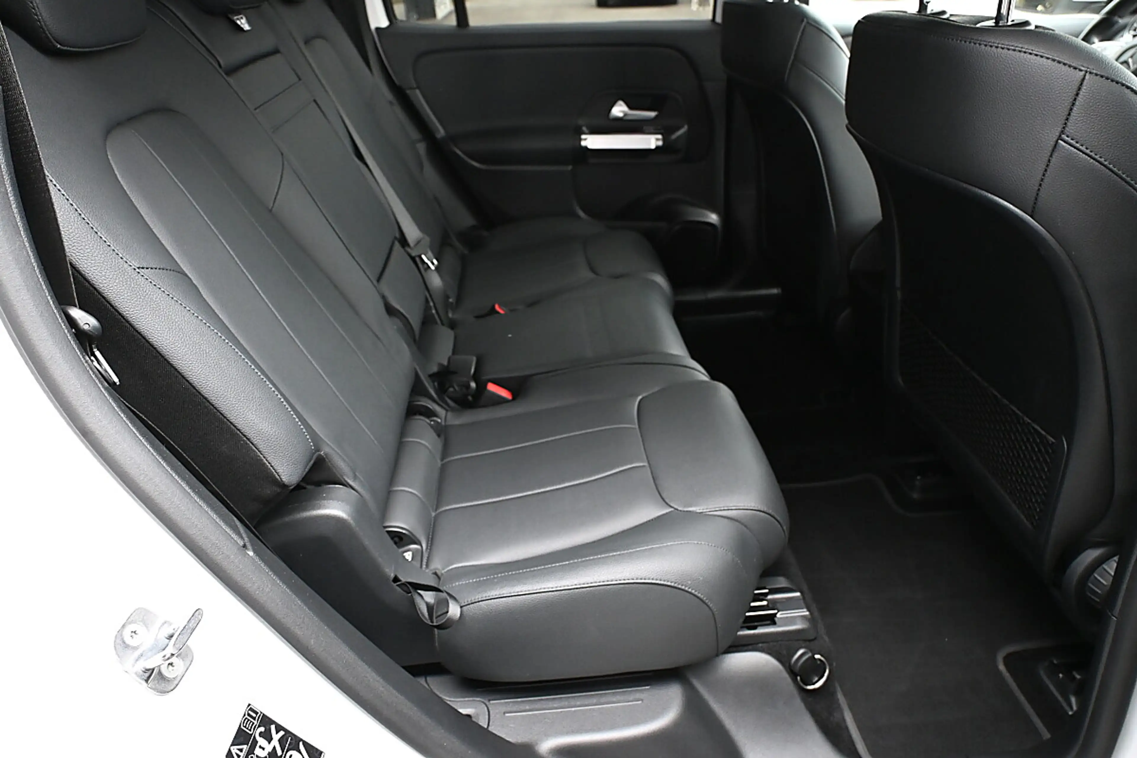 Mercedes-Benz EQB 350 4MATIC Aut. LED, Navi, Lenkradheizung, Totwinke... — photo 14