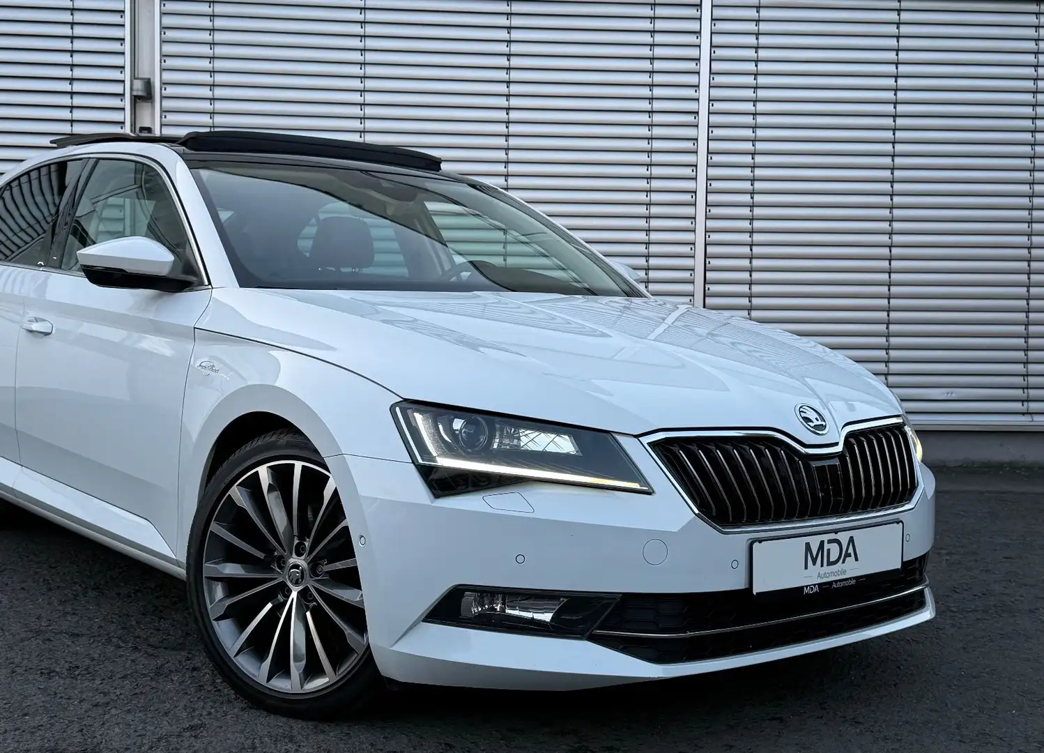 Skoda Superb 2.0TDI LAUREN&KLEMENT/PANO/XENON/VOLL Weiß - 2
