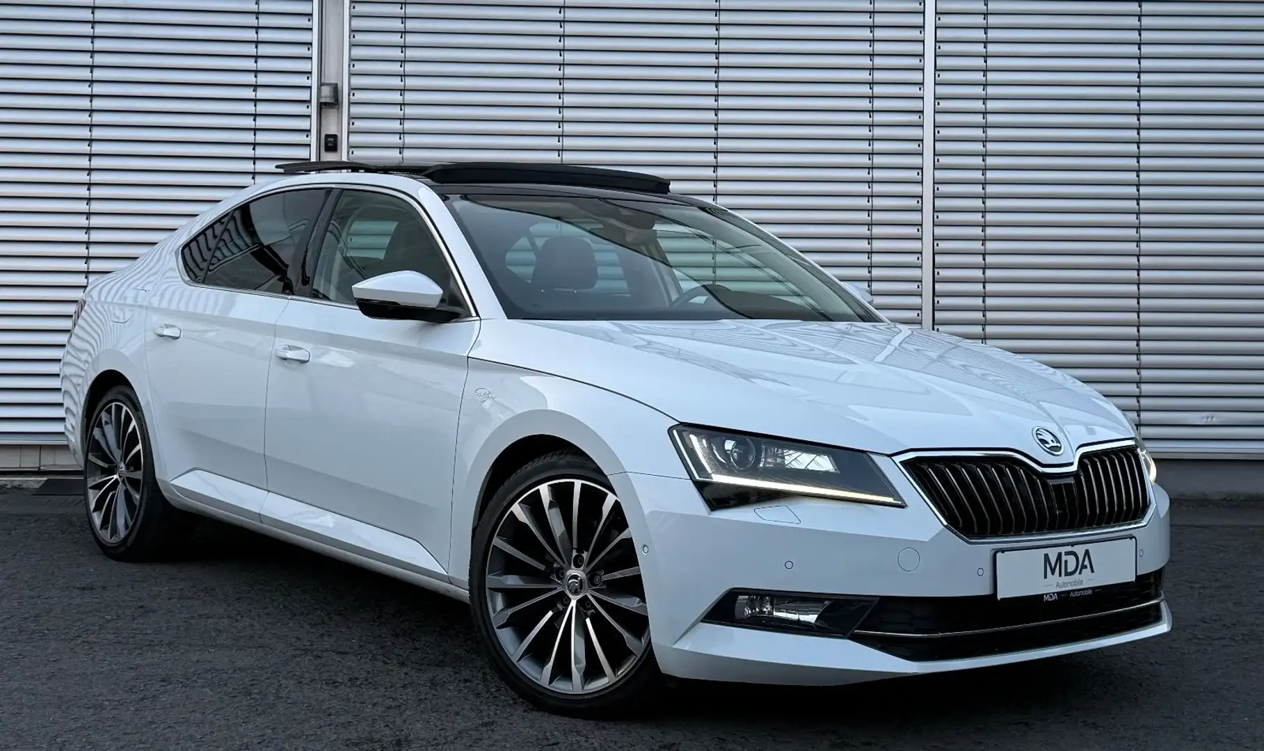 Skoda Superb 2.0TDI LAUREN&KLEMENT/PANO/XENON/VOLL Weiß - 1