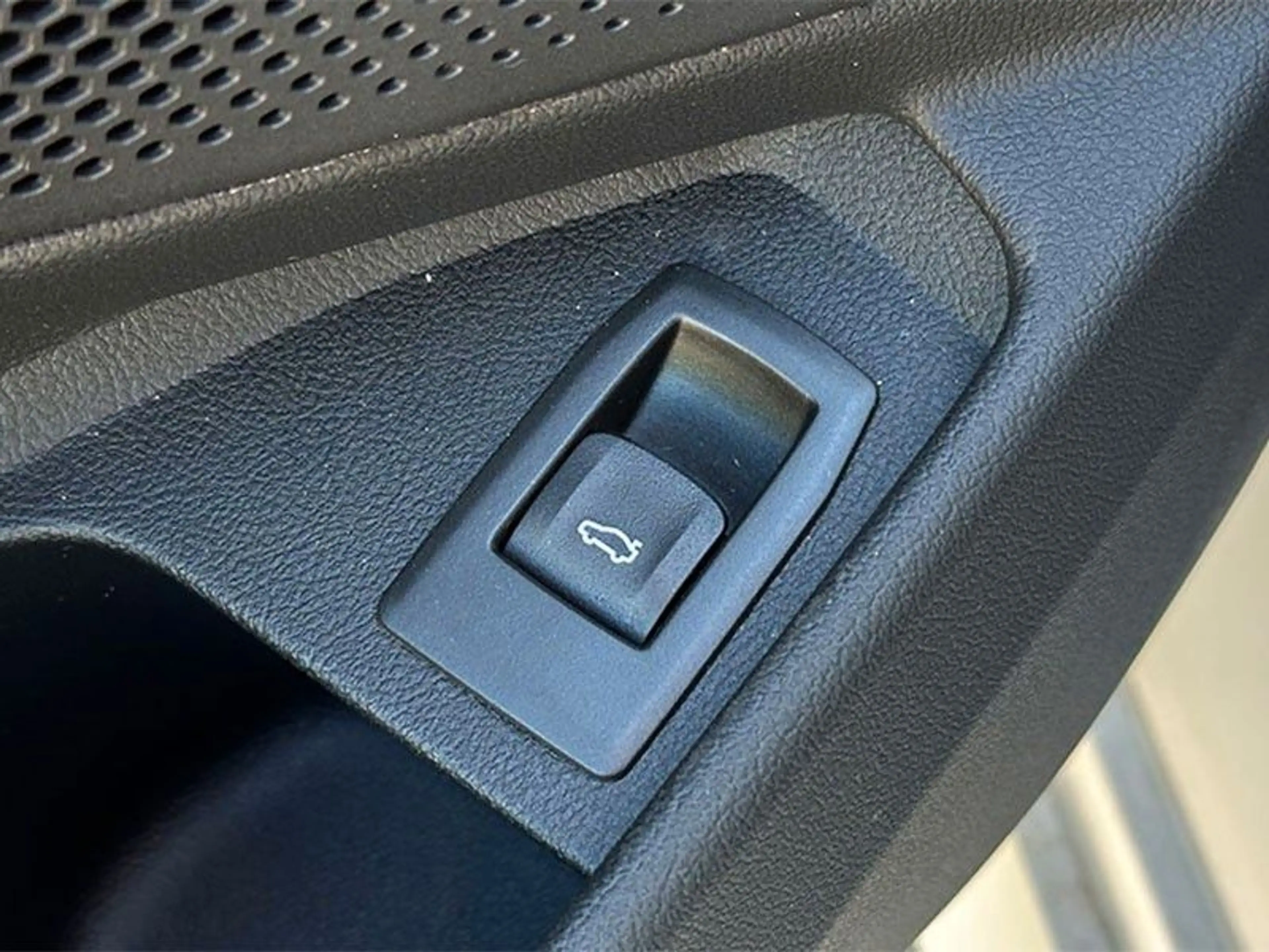 BMW 330 3 Touring 330 i xDrive M Sport — photo 21