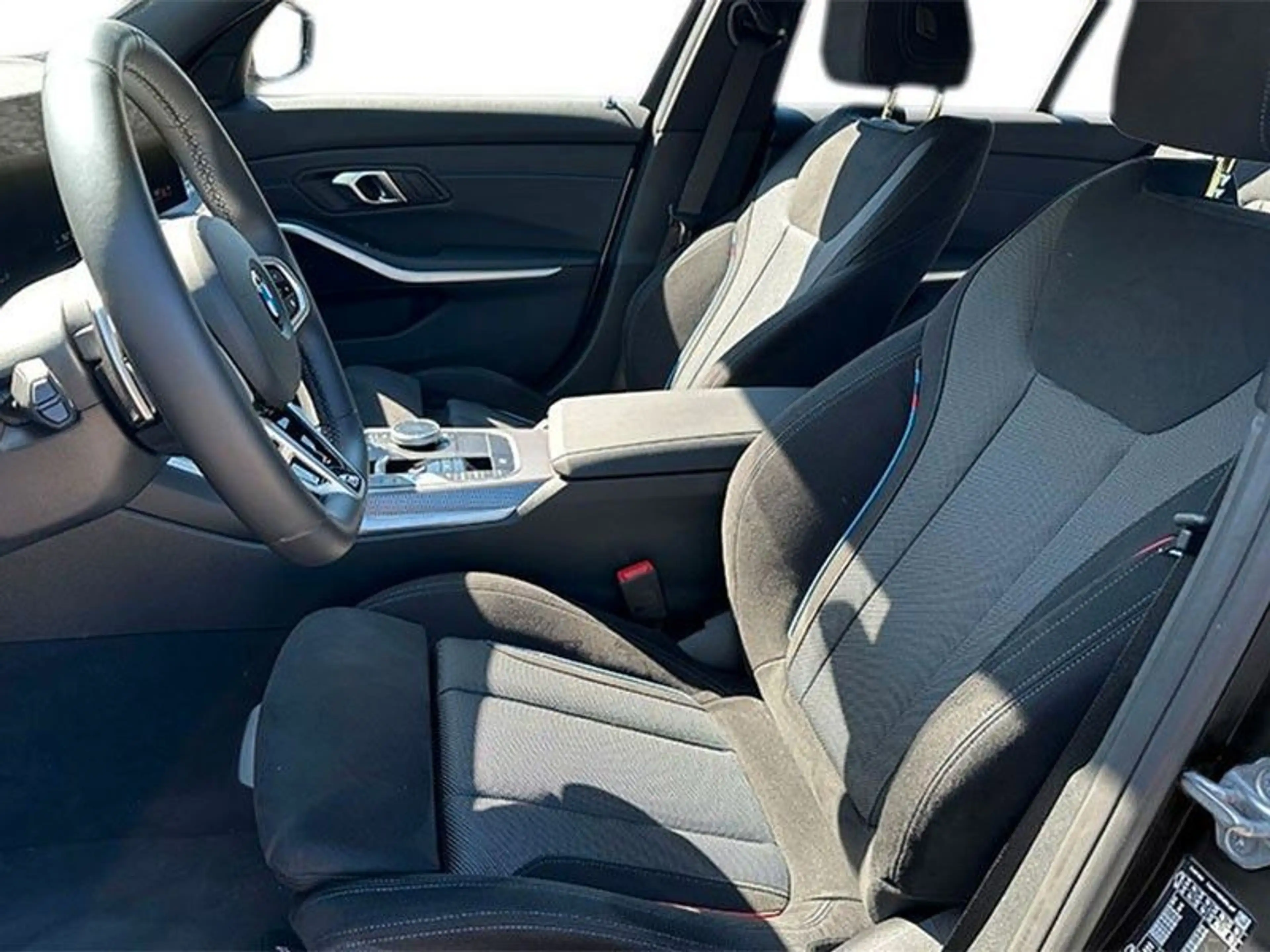 BMW 330 3 Touring 330 i xDrive M Sport — photo 23