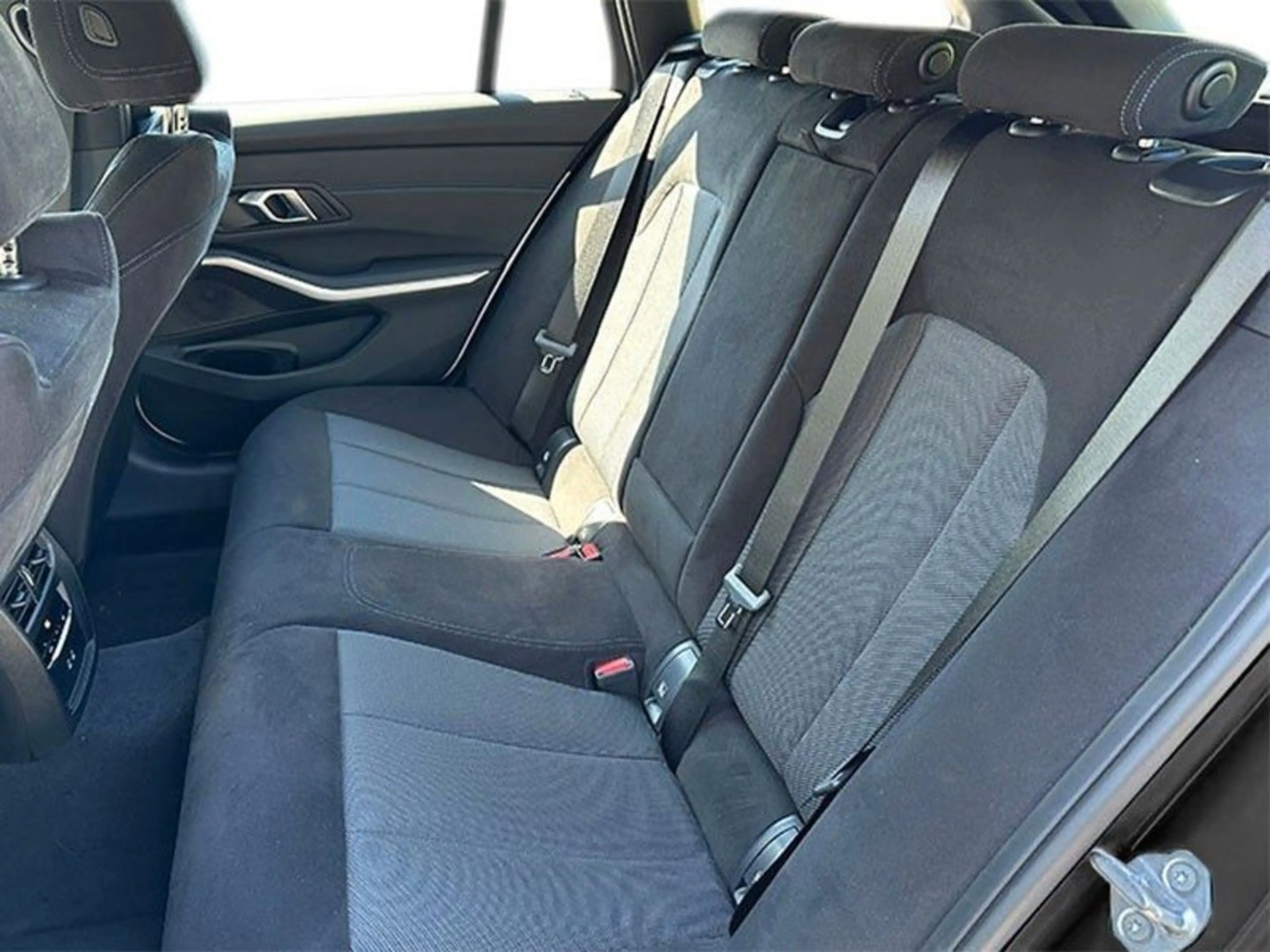 BMW 330 3 Touring 330 i xDrive M Sport — photo 24
