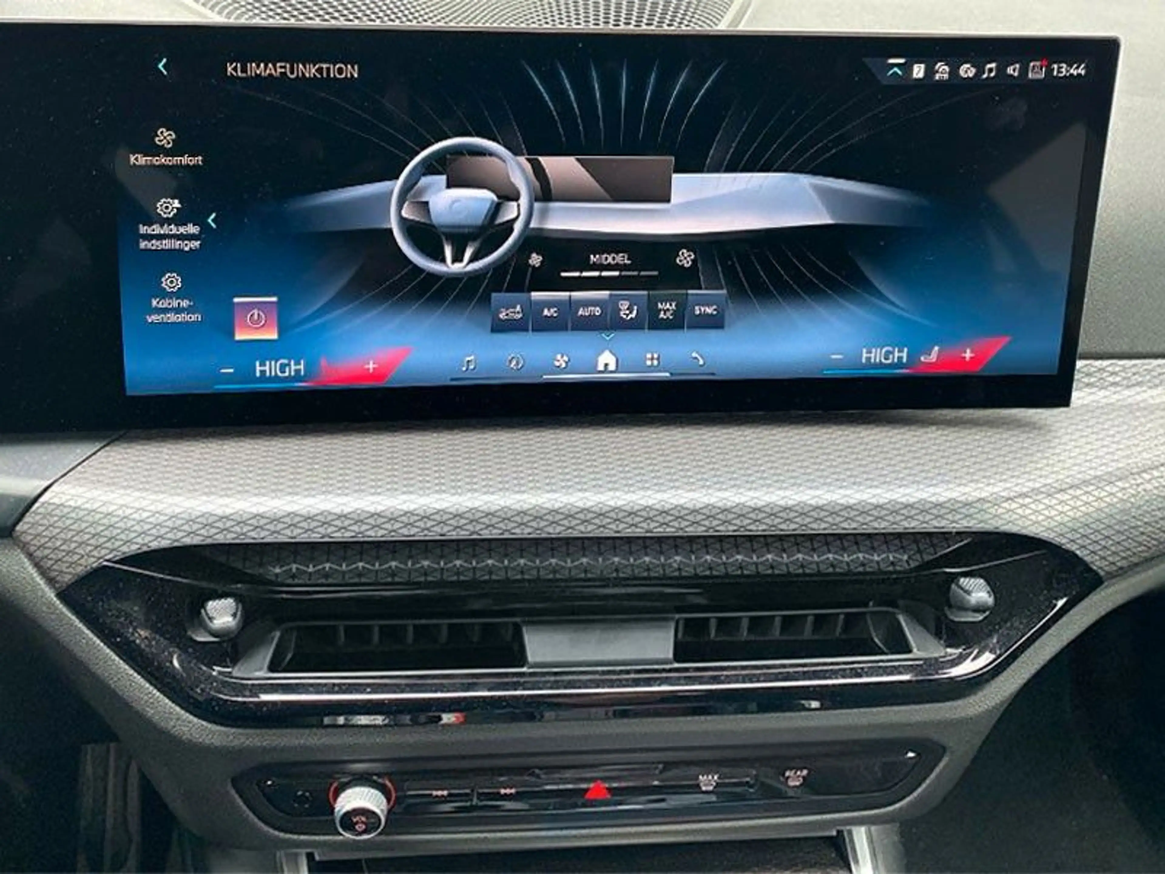 BMW 330 3 Touring 330 i xDrive M Sport — photo 13