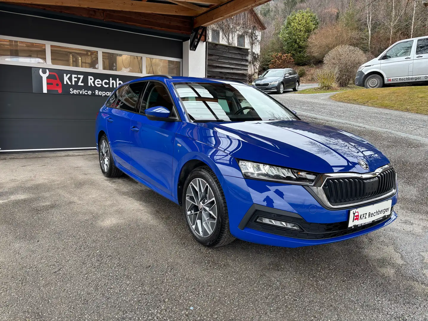 Skoda Octavia 4x4 LED MULTI ACC NAVIGATION 17 ZOLL VIRTUELL Blau - 1