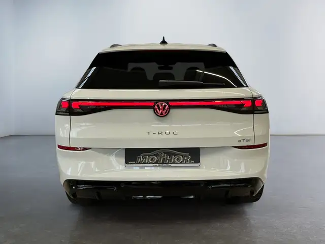Volkswagen T-Roc view 5