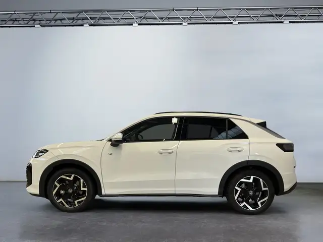 Volkswagen T-Roc view 3