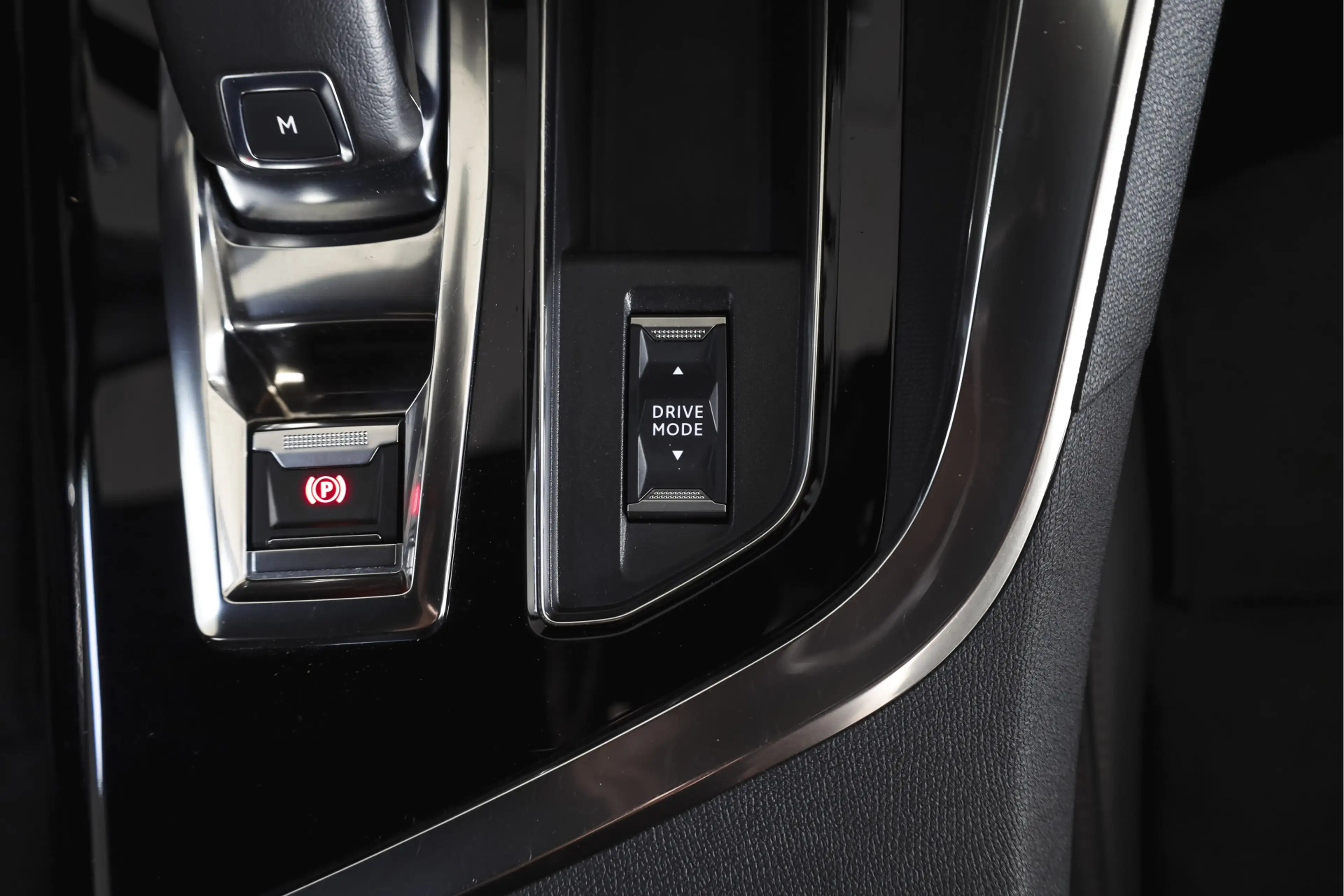 Peugeot 3008 1.2 PureTech Blue Lease GT 131 PK | black pakket | — photo 32