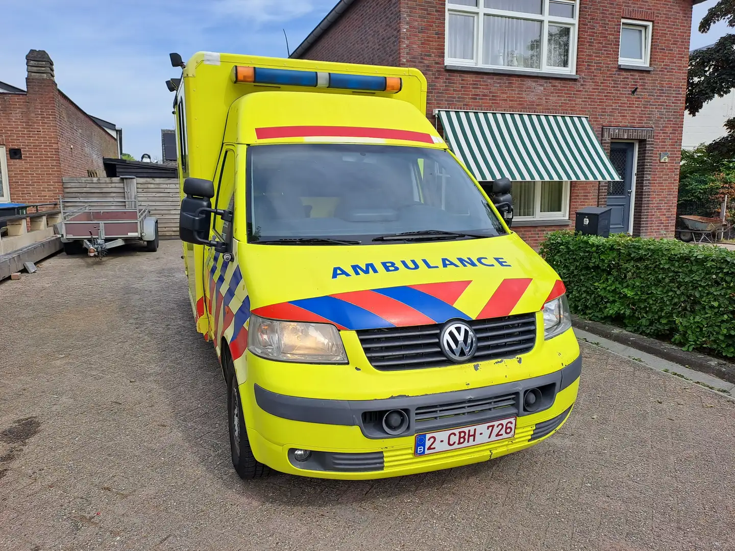 Volkswagen T5 Ambulance multivan Желтый - 2