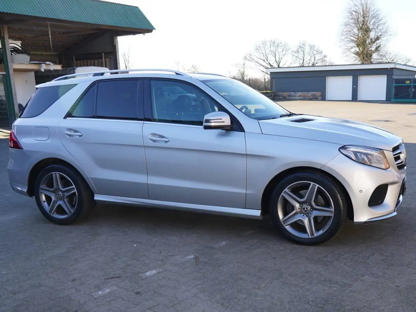Mercedes-Benz GLE 350 GLE Diesel d 4Matic Luftfederung AMG Line AH 3,5t Silber - 2