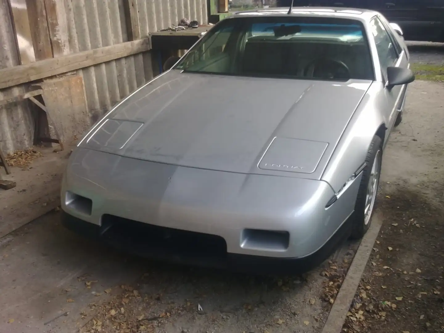 Pontiac Fiero Silber - 1