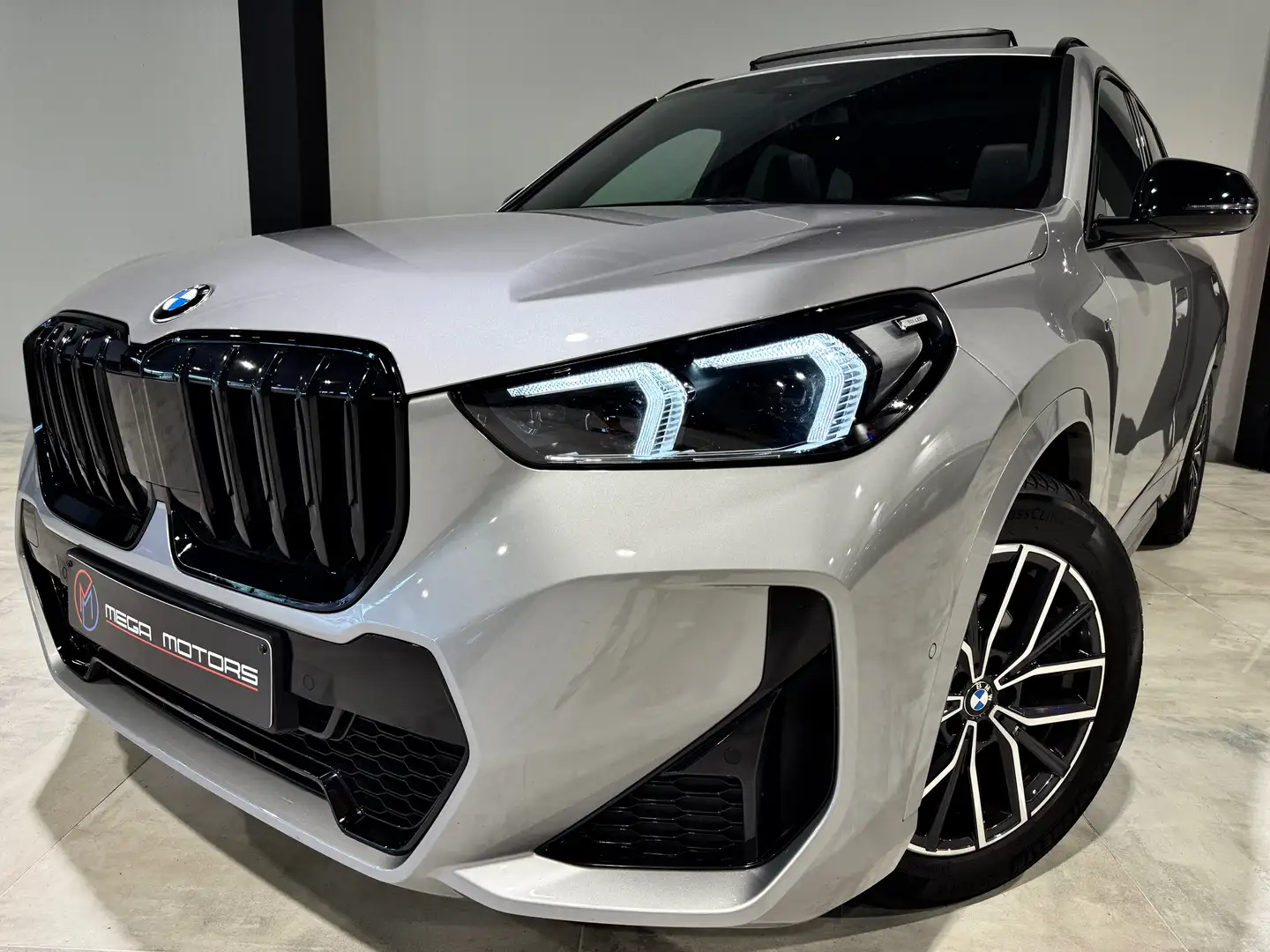 BMW X1 136CV PACK M"+SHADOW B.AUTO F1 PANO HARMAN KARDON+ Gris - 1