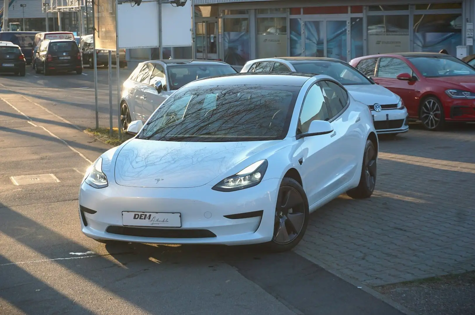 Tesla Model 3 Basis RWD / AHK / Autopilot / 1.HD / Weiß - 1