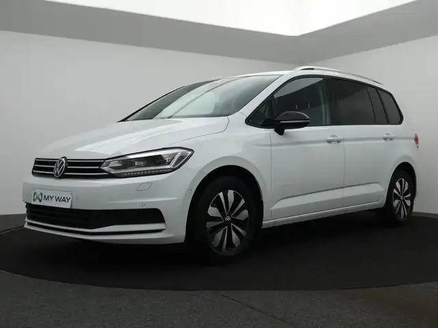 Volkswagen Touran VOLKSWAGEN Touran 1.5TSI Highline 150PK *AUTOMAAT*7 ZITPLAATSEN*CAMERA*TREKHAAK*ACC*PDC*VIRTUAL COCKPIT*...*