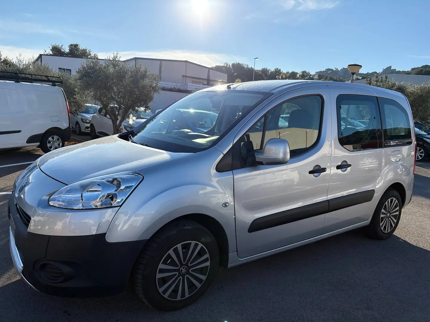 Peugeot Partner 1.6 e-HDi92 FAP Active ETG6 Gris - 2