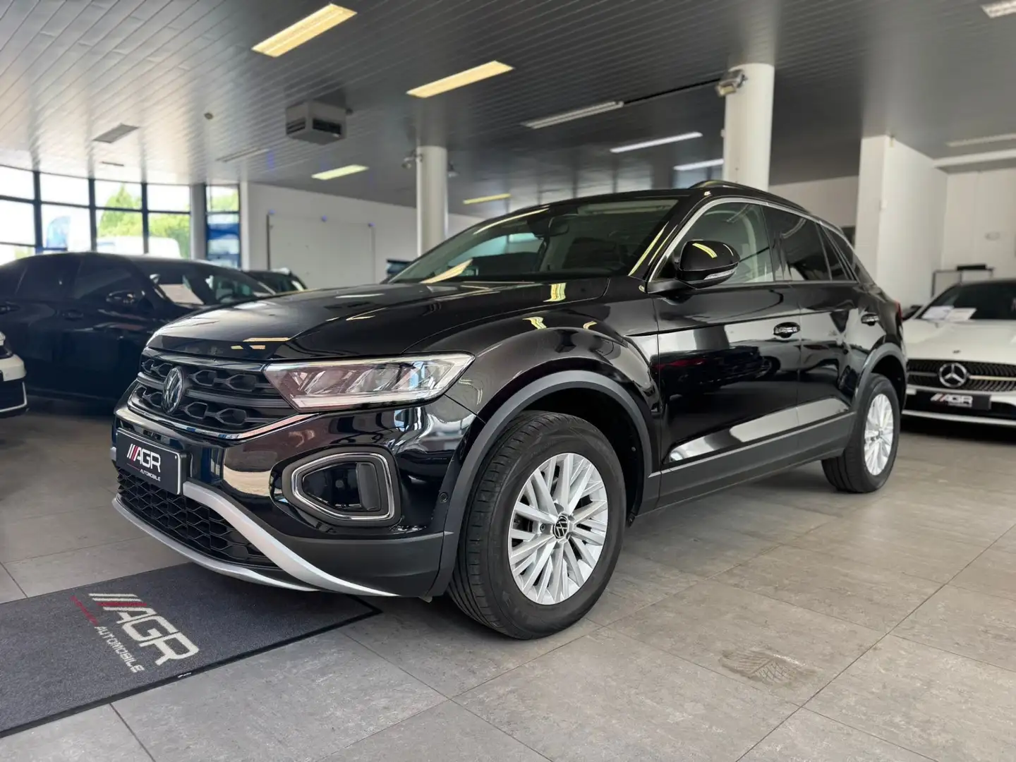Volkswagen T-Roc NEW MODEL TRES BIEN EQUIPÉ Negro - 1