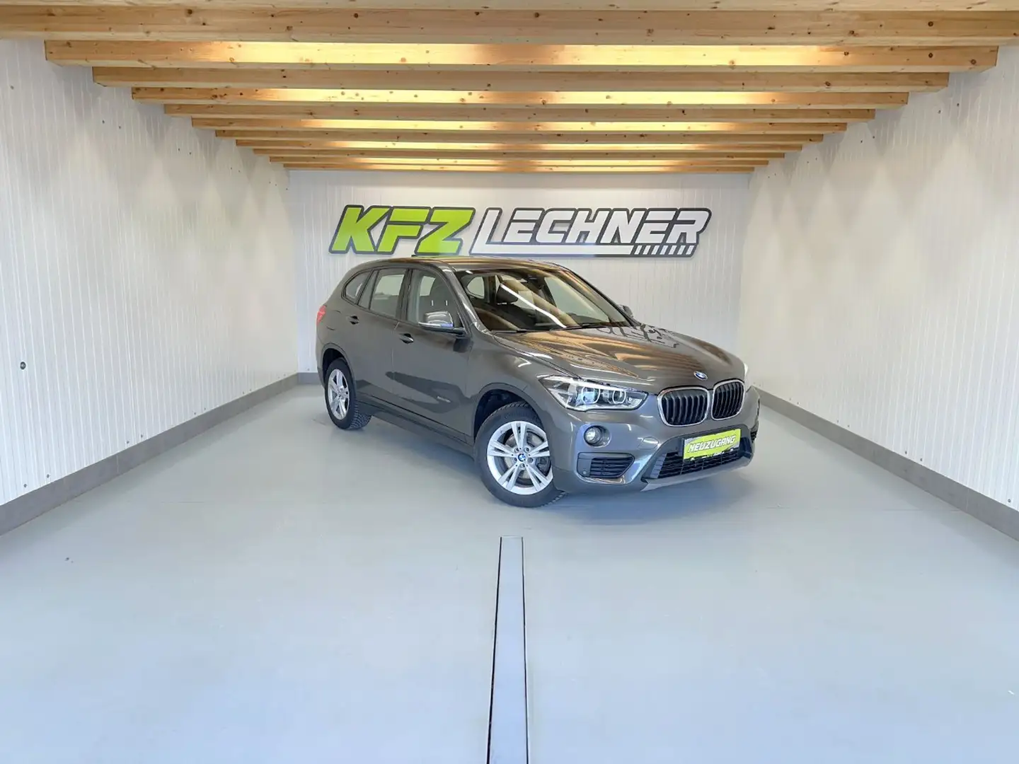 BMW X1 sDrive18i DKG Advantage "AHK*LED*SITZH*TEMPOMAT" Grau - 1