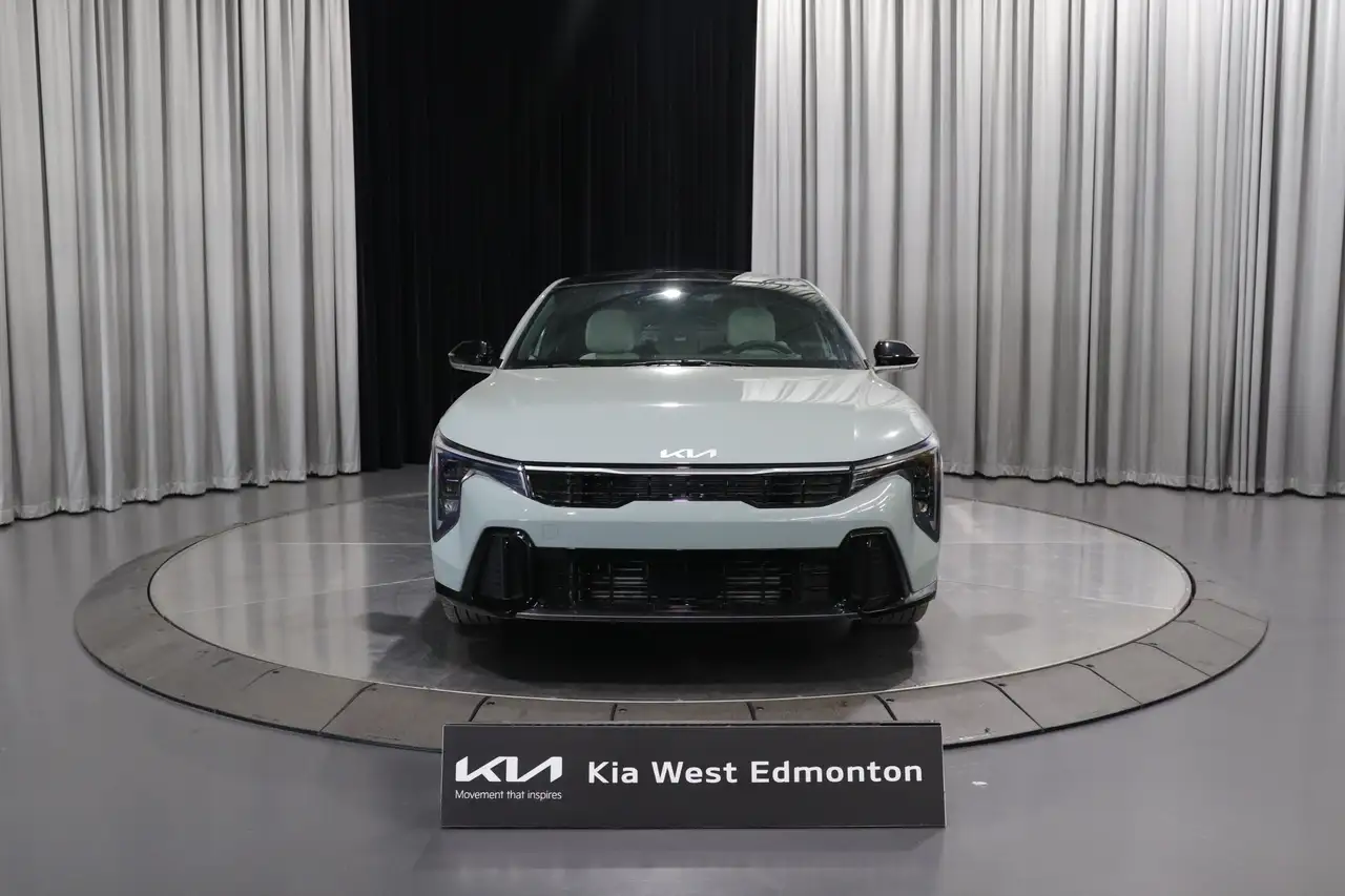 Kia K4 снимка Kia K4