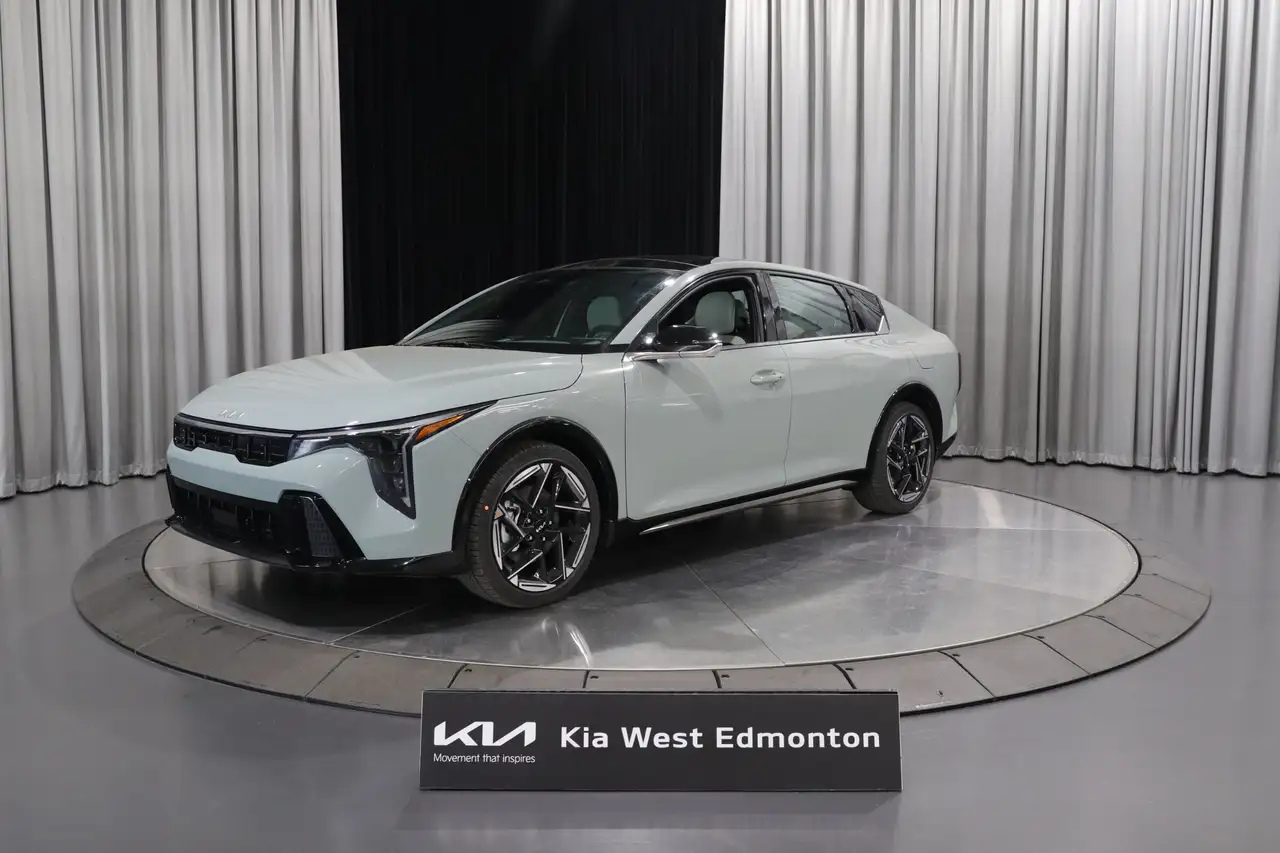 Kia K4 снимка Kia K4