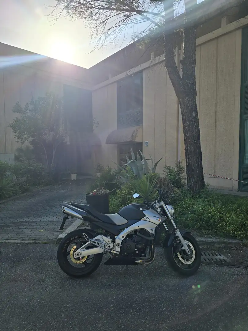 Suzuki GSR 600 Negru - 1