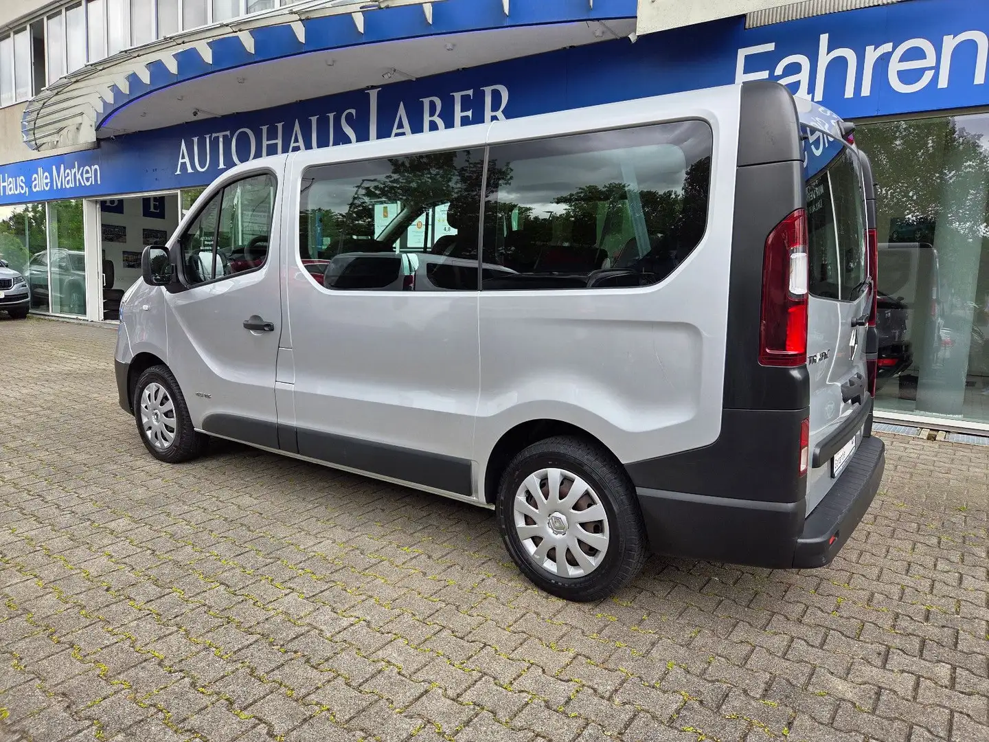 Renault Trafic L1H1 2,7t Expression 1.HD 8-Si SHZ TEMPOM Gris - 2