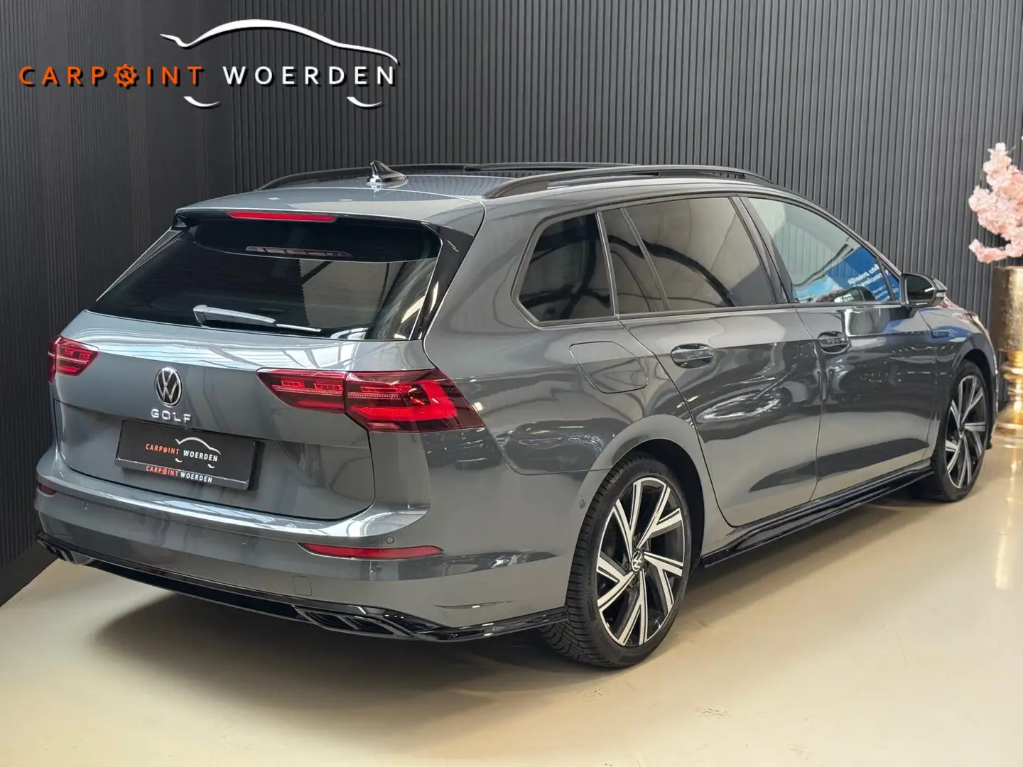 Volkswagen Golf Variant 2.0 TSI R-LINE | PANO | HARMAN KARDON | CAMERA | V Grijs - 2