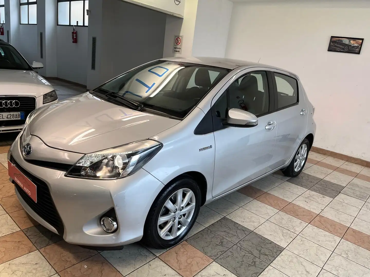 Toyota Yaris Yaris III 2011 5p 1.5h Lounge Grigio - 1