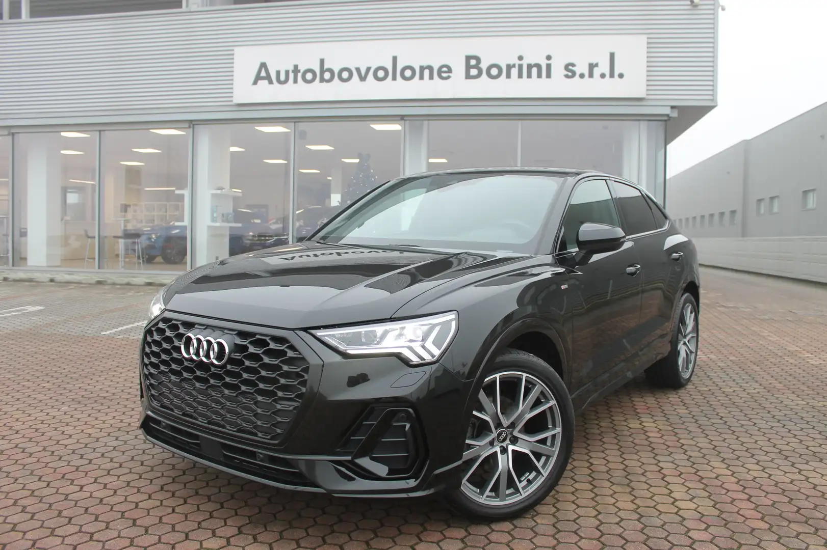 Audi Q3 Sportback 35 2.0 tdi Identity Black s-tronic 150cv Zwart - 1