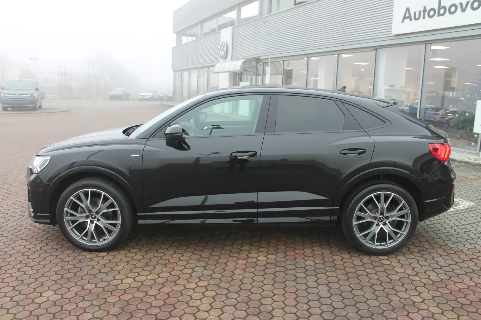 Audi Q3 Sportback 35 2.0 tdi Identity Black s-tronic 150cv Zwart - 2
