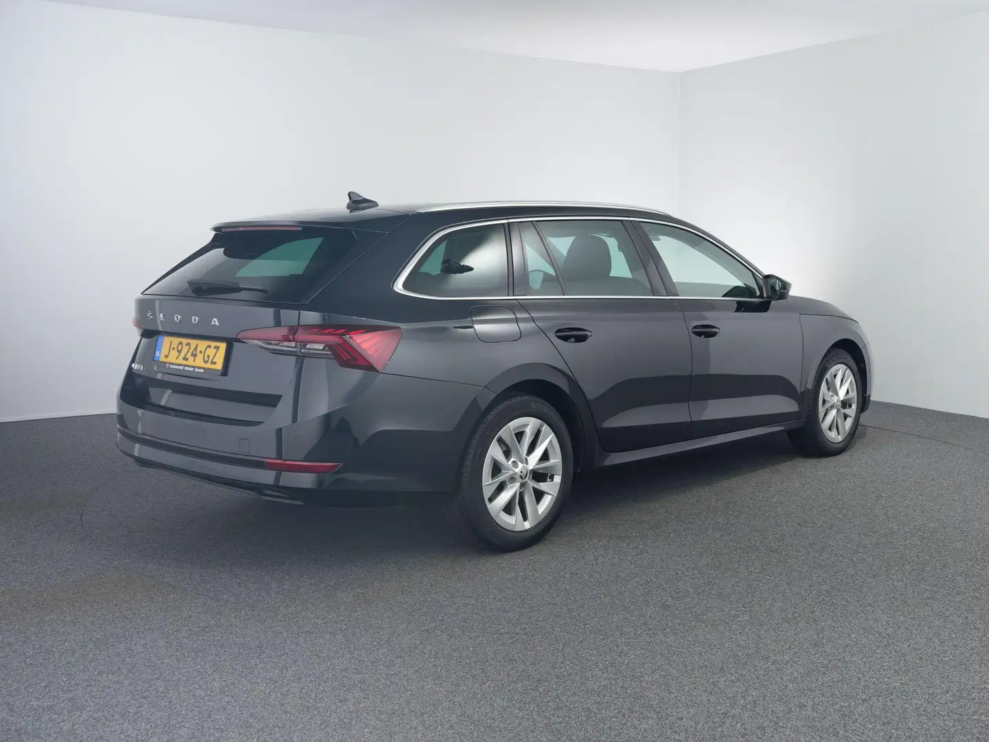 Skoda Octavia Combi 1.5 TSI First Edition | Matrix | Carplay | K Zwart - 2