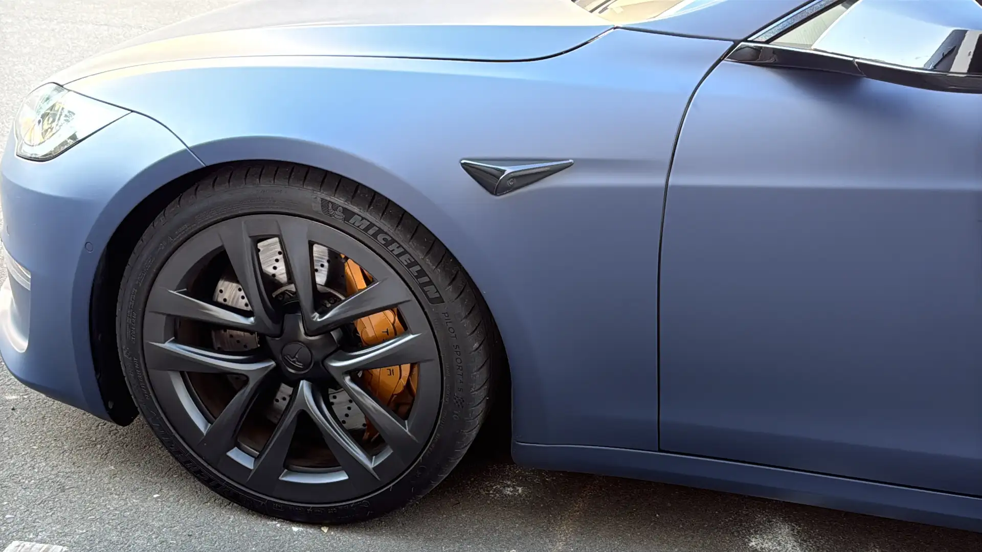 Tesla Model S Plaid - 1