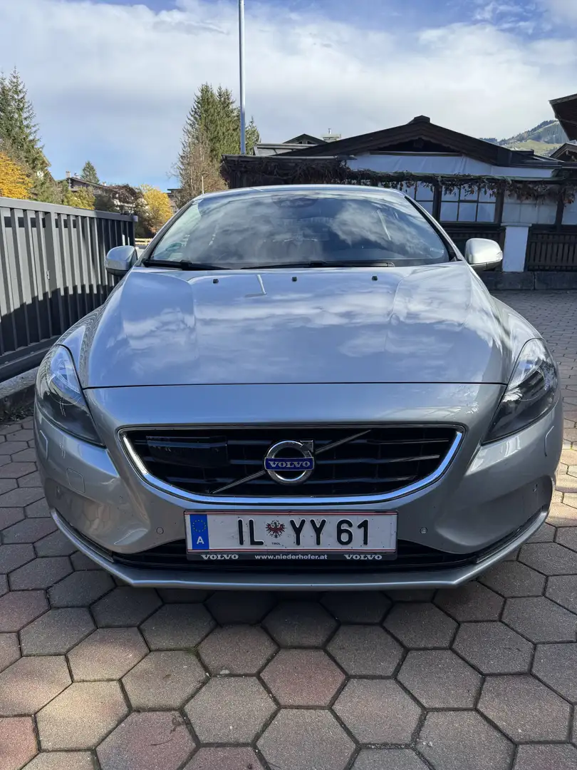 Volvo V40 Zahnriemen Neu*Pickerl Neu*Service Neu* Leder*Navi Grau - 1