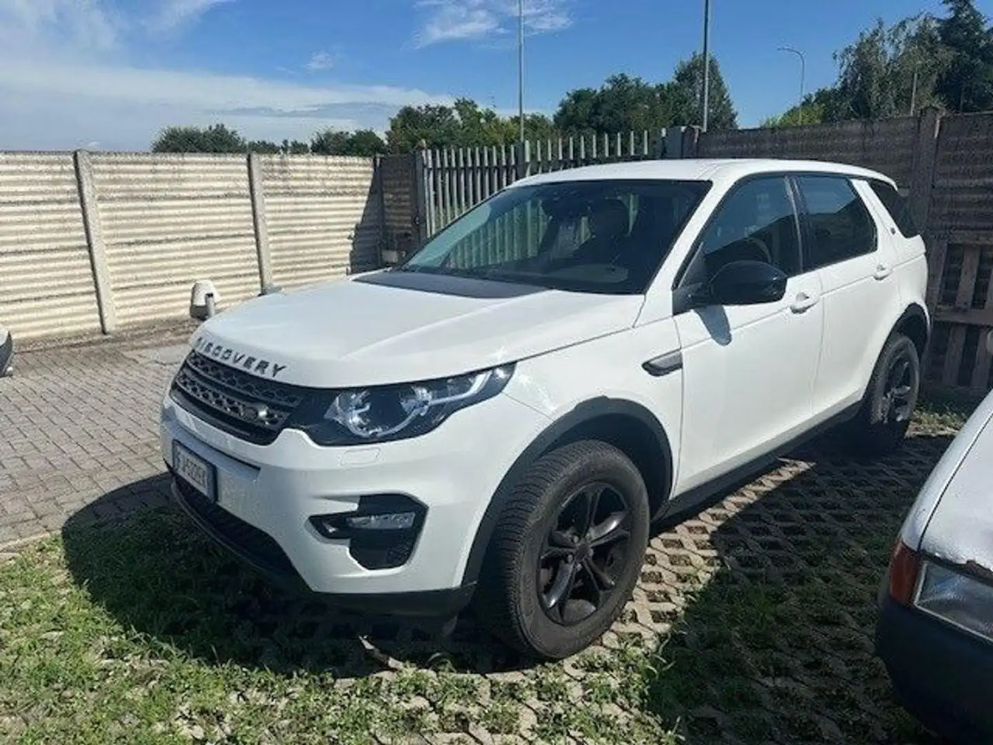 Land Rover Discovery Sport 2.0 TD4 150 CV Pure Bianco - 1