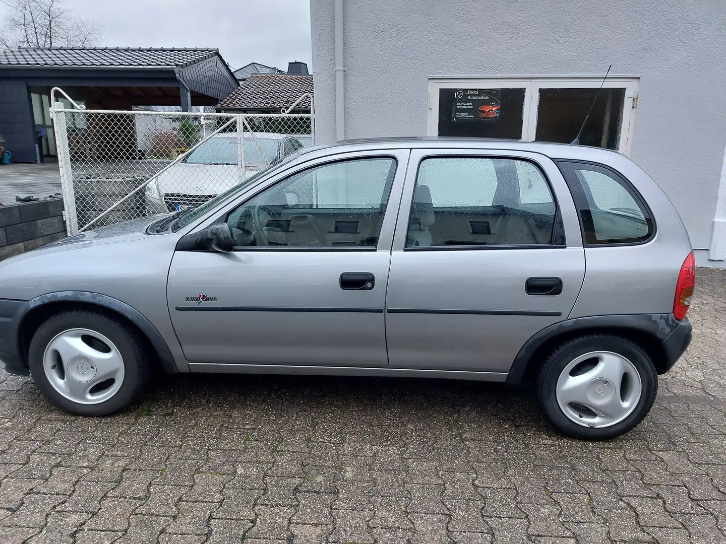 Opel Corsa 1,4 CORSA-B AUTOMATIK nur 18,500 Km 1 HAND Grau - 2
