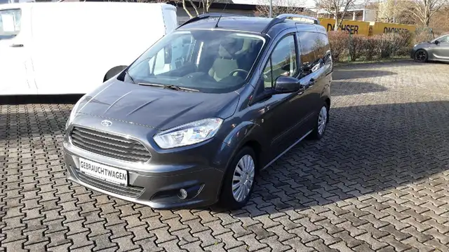 Ford Tourneo Courier Titanium + Winterräder + Garantie