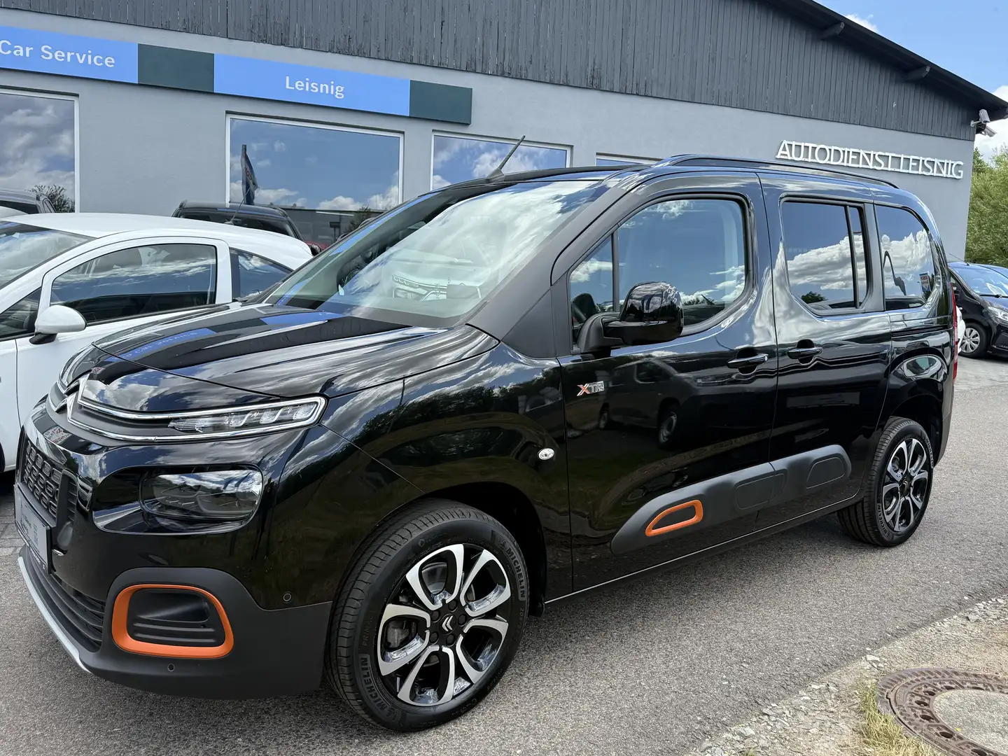 Citroen Berlingo 1.5 BlueHDi 100  Shine M XTR Navi Kamera Webasto Schwarz - 2