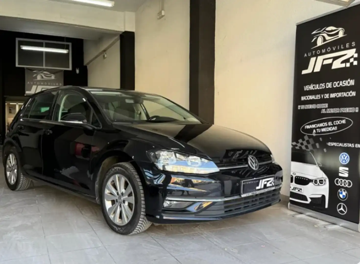 Volkswagen Golf 1.6TDI Last Edition 85kW - 1