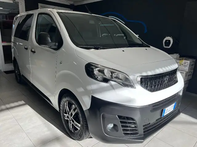 Peugeot Traveller BlueHDi 100 S&S Compact Business
