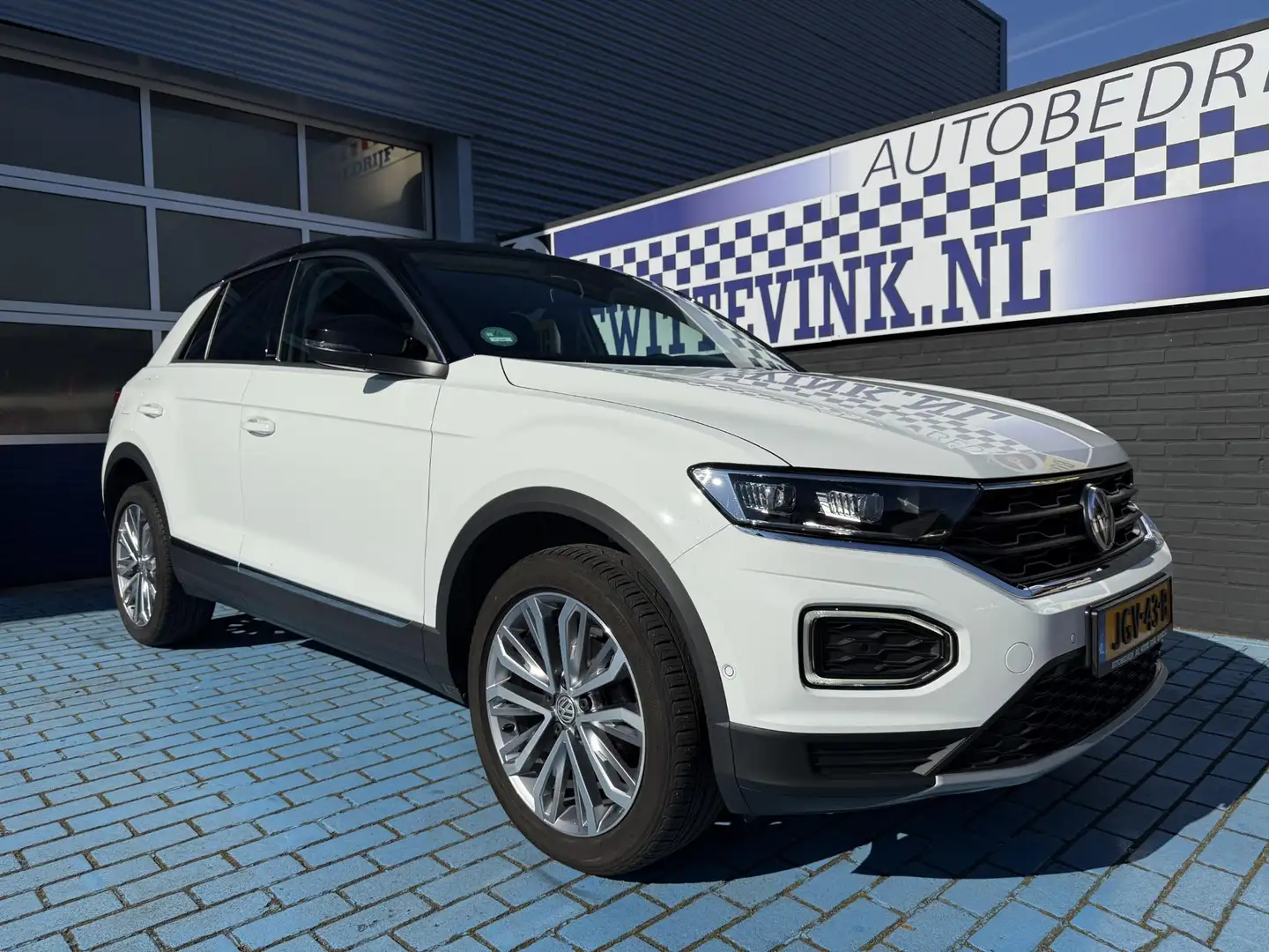 Volkswagen T-Roc 1.5 TSI ADAP CRUISE STOELVERW. AFN. TREKHAAK Wit - 1