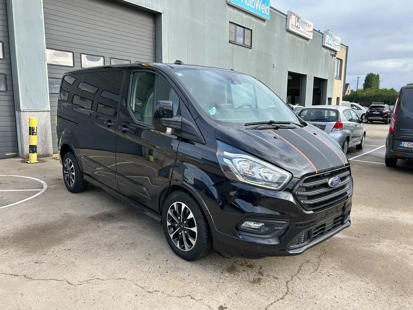 Ford Transit Custom sport 136 kw dubbele cabine full extra automaat Zwart - 2