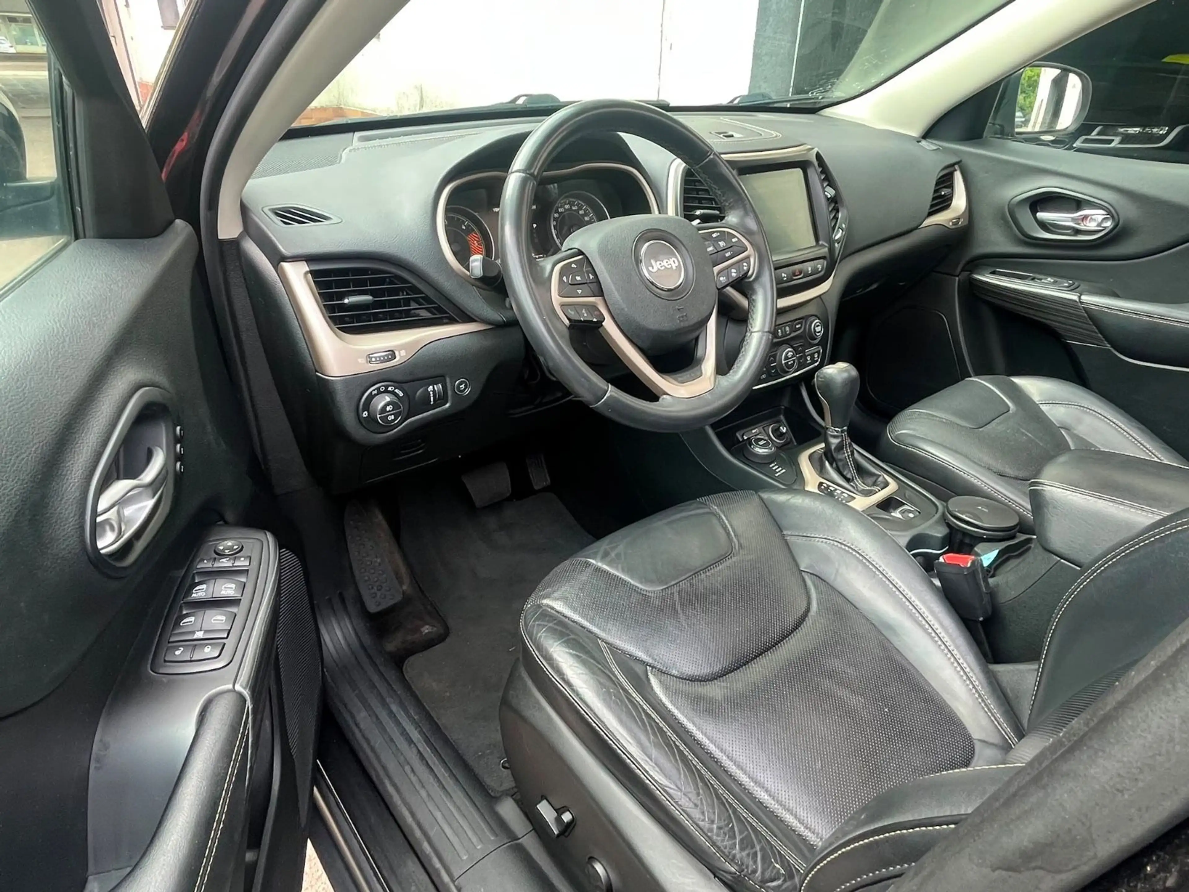 Jeep Cherokee Limited 4WD 2,0 Aut. Leder, PANORAMA — photo 10