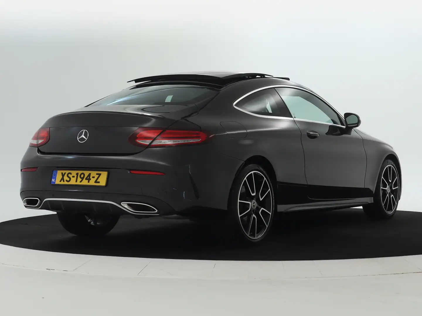 Mercedes-Benz C 180 Coupe AMG Sportpakket | Panoramadak | Burmester Au Grijs - 2