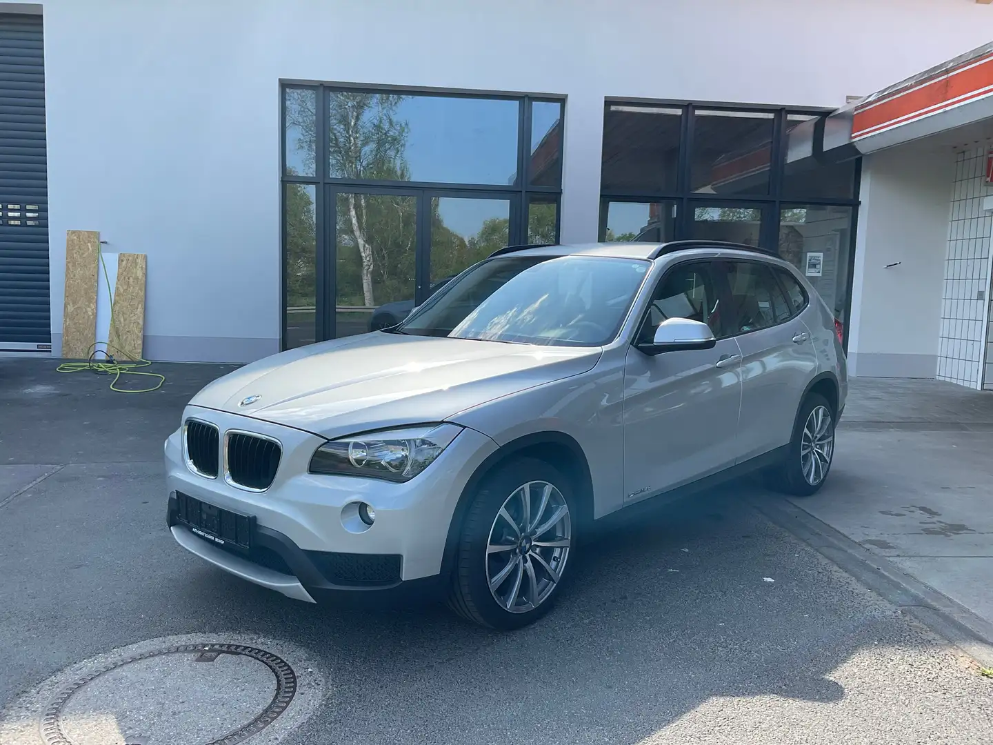 BMW X1 16 d sDrive Grijs - 1