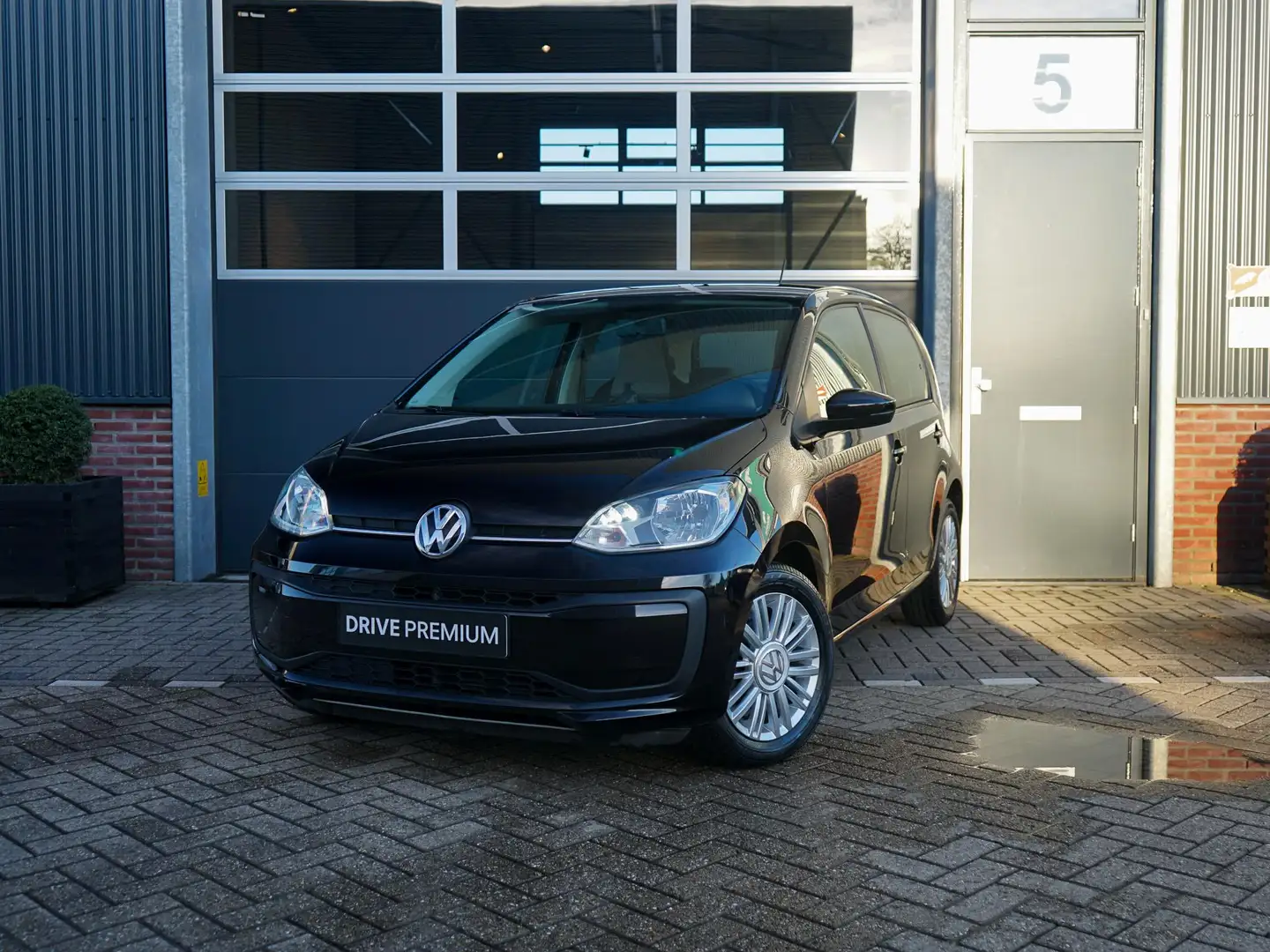 Volkswagen up! 1.0 BMT move up! Schwarz - 1