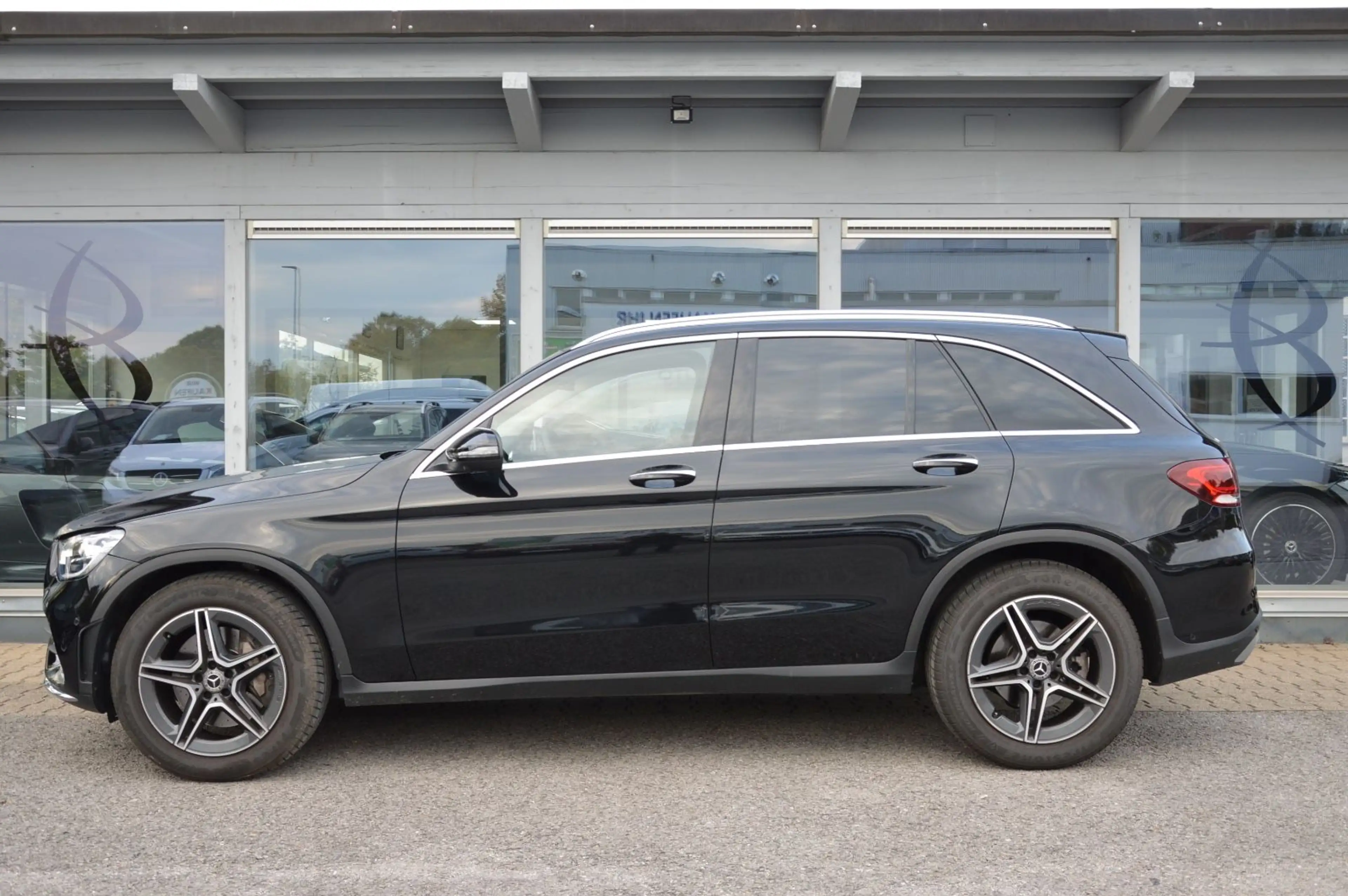Mercedes-Benz GLC 220 d 4Matic*DISTRONIC* 360°-CAM*AMG*NAVI*9G* — photo 2