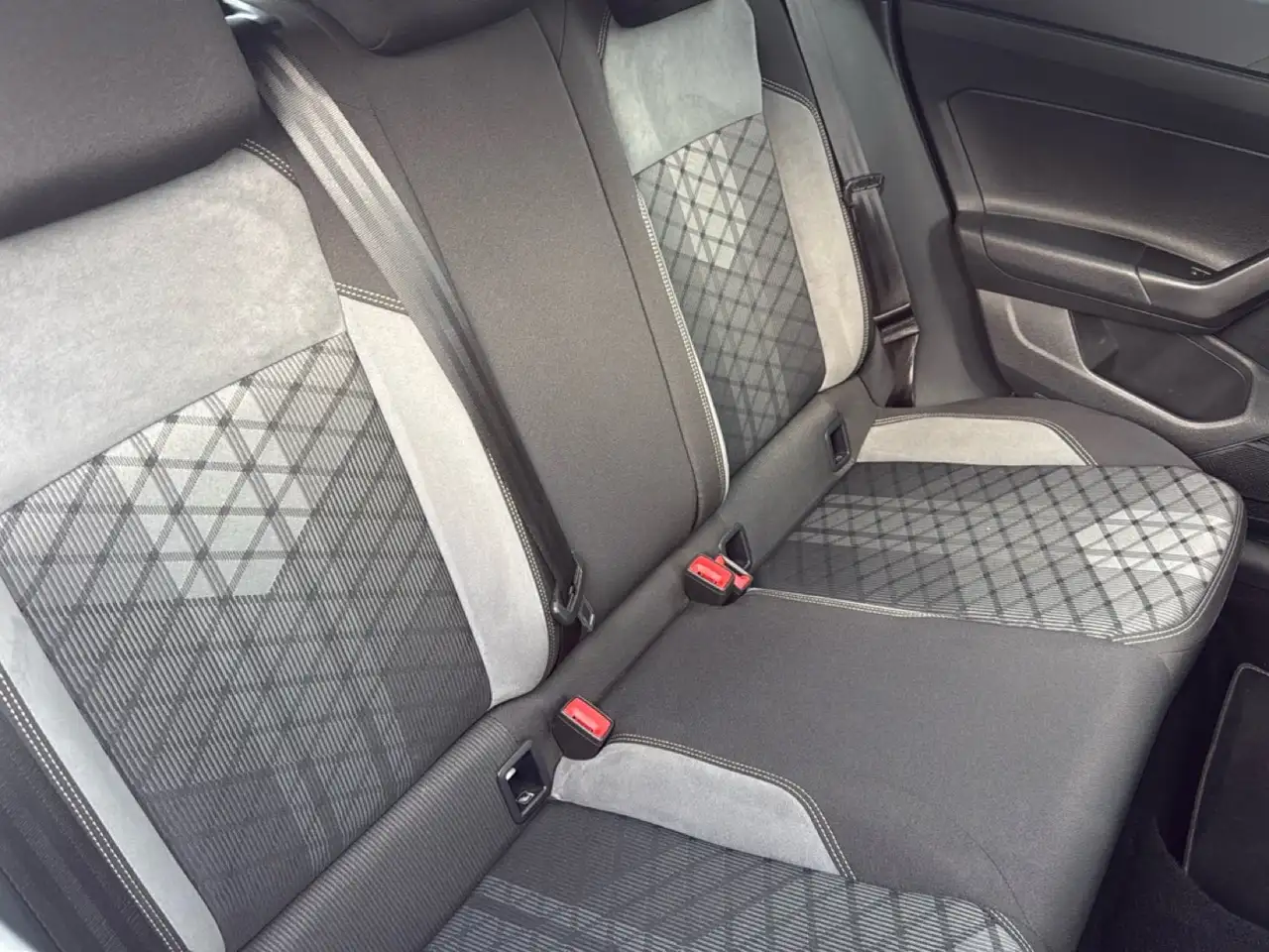 Volkswagen Taigo 1.0 TSI 81kW R-Line 12